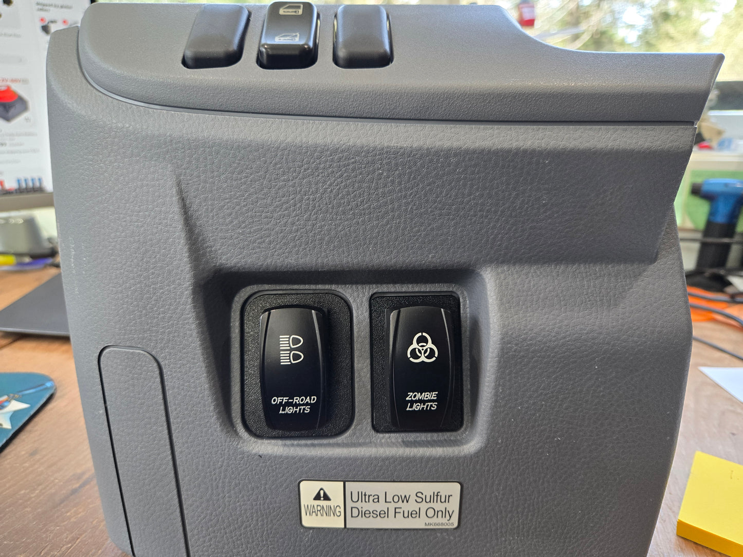 FUSO FG 140: OFF-ROAD ROCKER SWITCH ADAPTOR