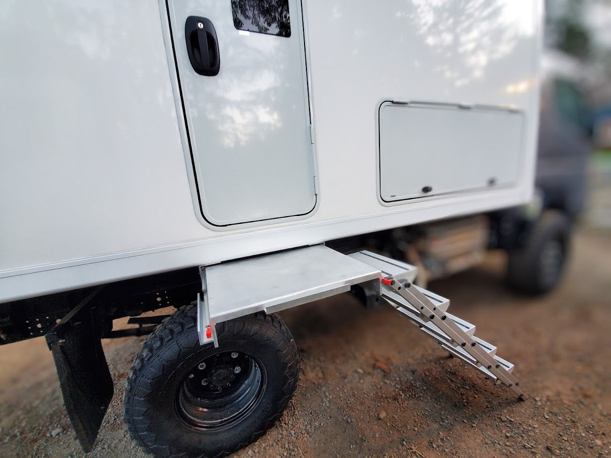 STANDARD SIZE DOUBLE PULLOUT PORCH WITH LADDER BRACKETS